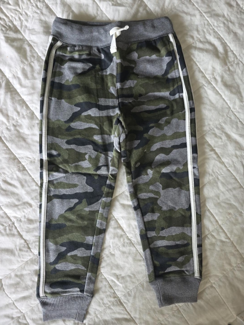 The Children’s Place Camo Jogger Sweatpants Gray Green Kids Size 5/6 NWT